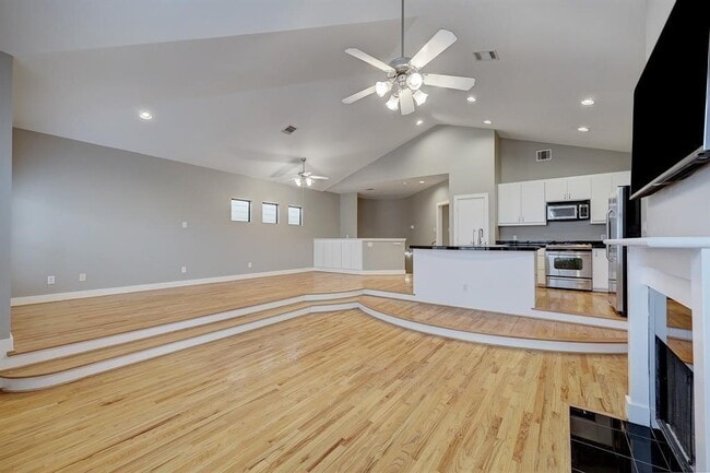 Photo - 9805 Riddlelink Ln