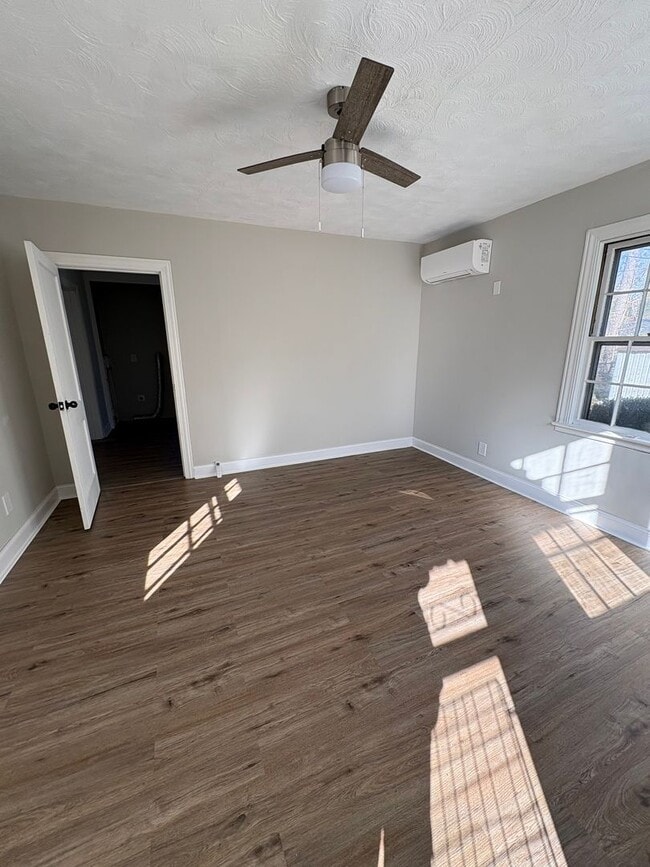 Photo - 3 bedroom 3 bath in Spartanburg!! Unit small house #2