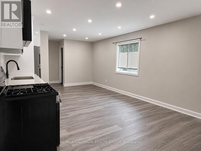 Photo - 131 Camelia Ave