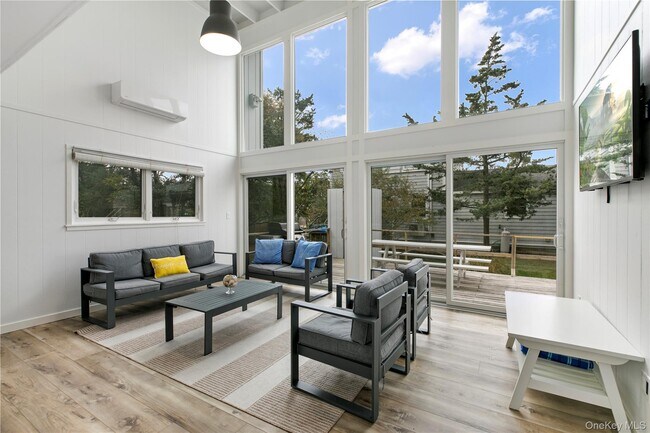 Photo - 54 Thompson Ave