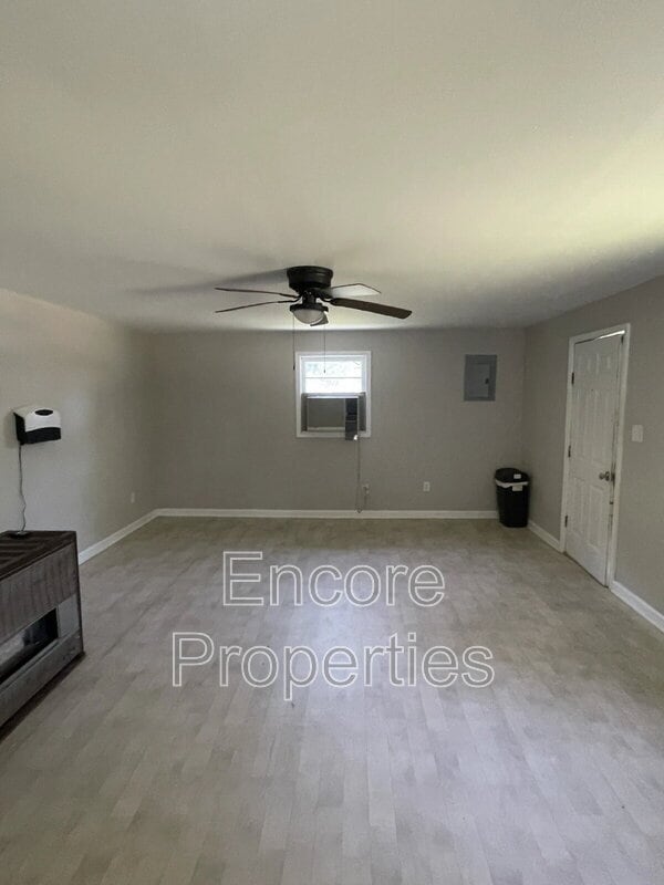 Photo - 1102 Ferndale Ln