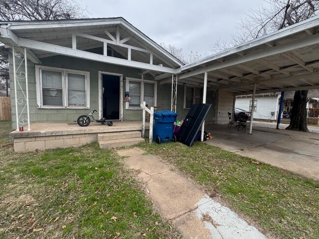 Photo - 410 E Maple St House