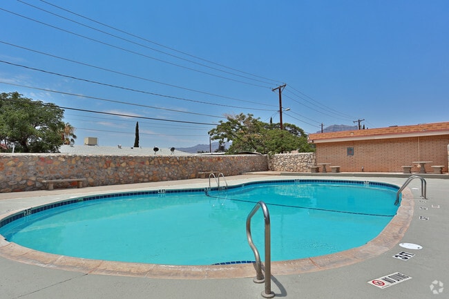 Maximus Apartments
