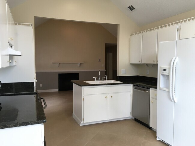 Photo - 3015 Yorktown Cir