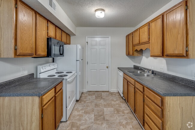 2BR, 2BA - 950SF - Kitchen