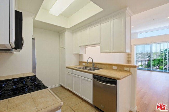 Photo - 3328 Oakhurst Ave Unit 311