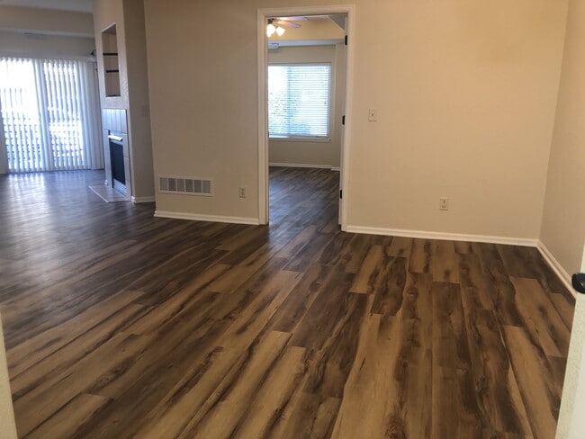 Photo - 1905 Montura View