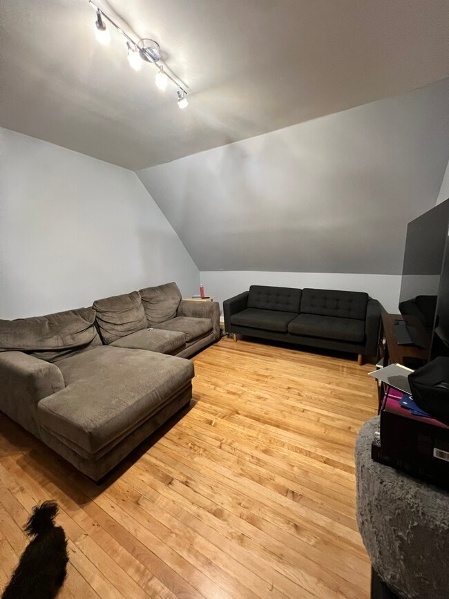 Building Photo - 5039 W Eddy St Unit 2 Rental