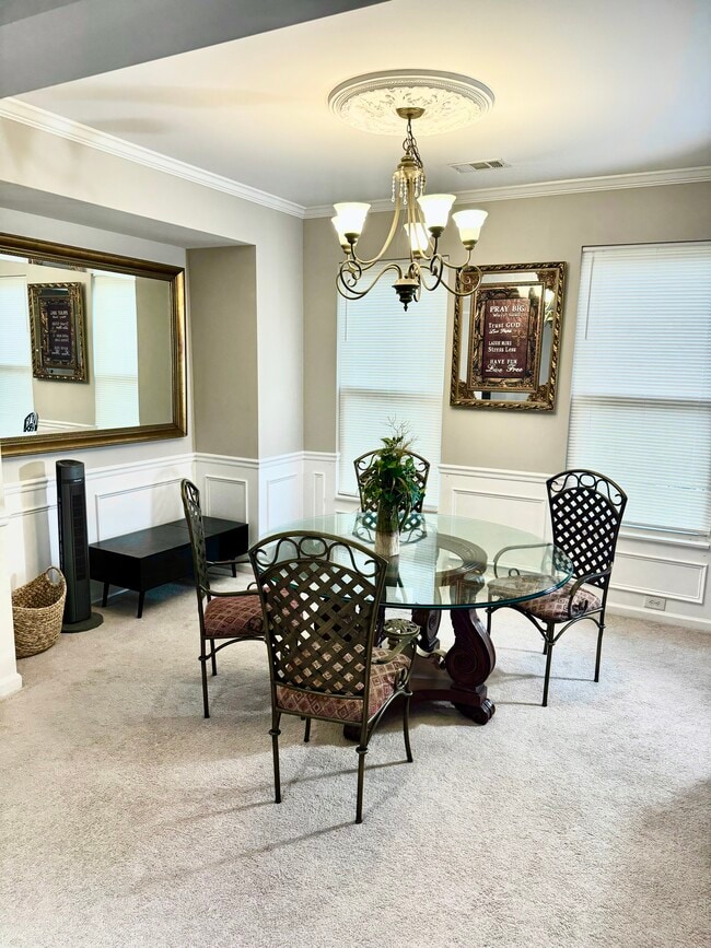 Photo - 410 Broadmoore Sq