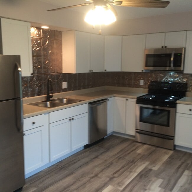 Everything new! - 2030 Brookhaven Court Number 5 Unit 2030 Brookhaven Ct 5 Lima