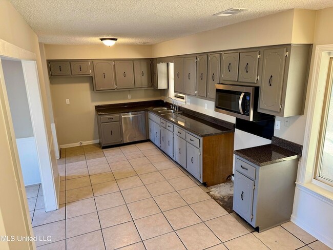 Photo - 7141 Oak Forest Dr