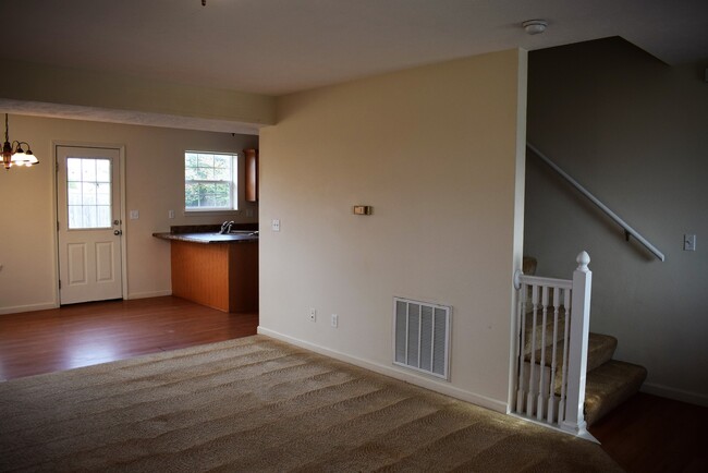 Photo - Spacious 3 bedroom, 2.5 bathroom duplex!