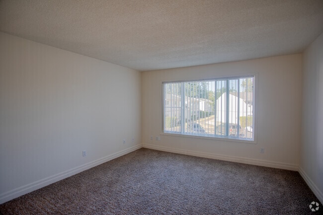 2BR, 1BA - 800 SF