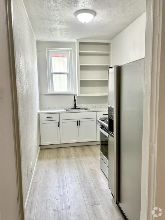 Building Photo - 404 E Bond St Rental