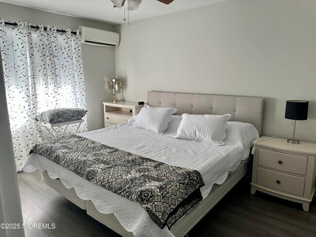 Photo - 559 Tarpon Ave