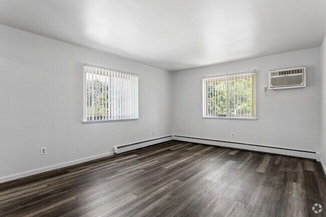 1BR, 1BA - 700SF - Living Room
