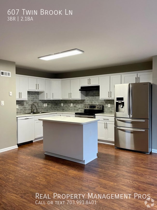 Building Photo - 607 Twin Brook Ln Rental