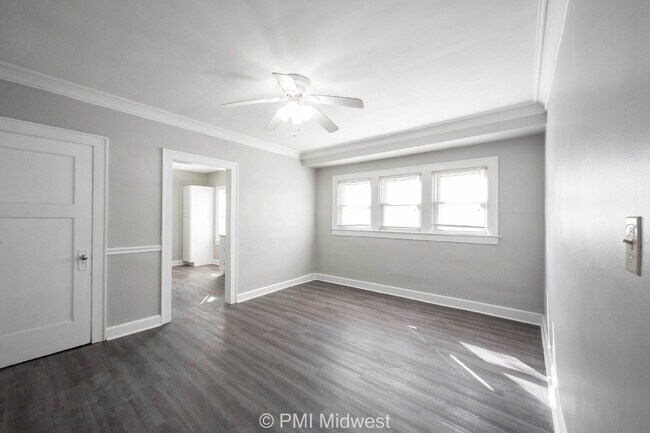 Photo - "Charming 3 Bedroom with Hardwood Floors i...