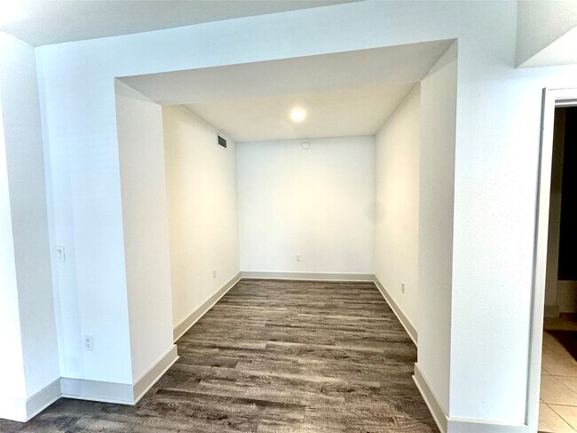 Photo - 2222 Smith St Unit 225