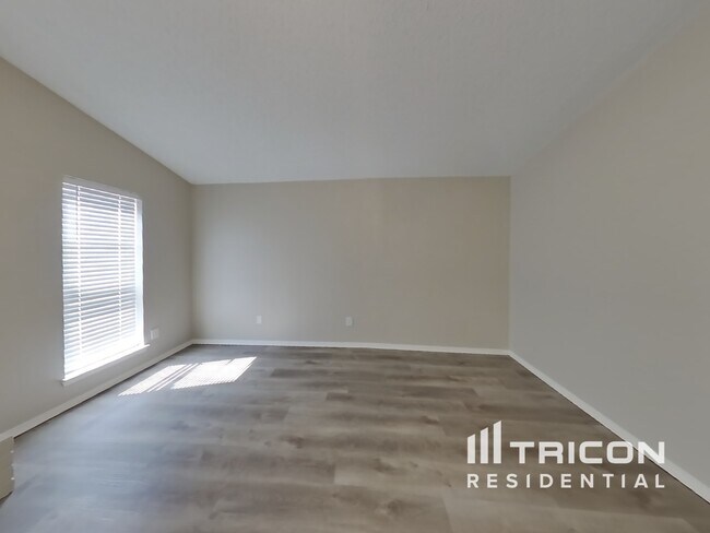 Photo - 725 Villa Ridge Dr