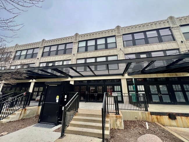 Building Photo - 1151 W 15th St Unit 137