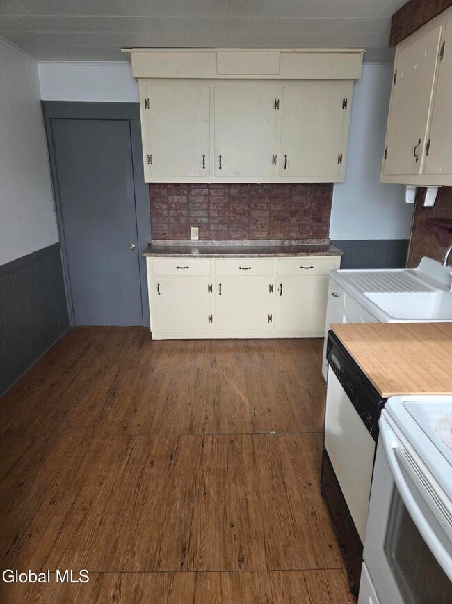 Photo - 48 Arnold Ave Unit 2