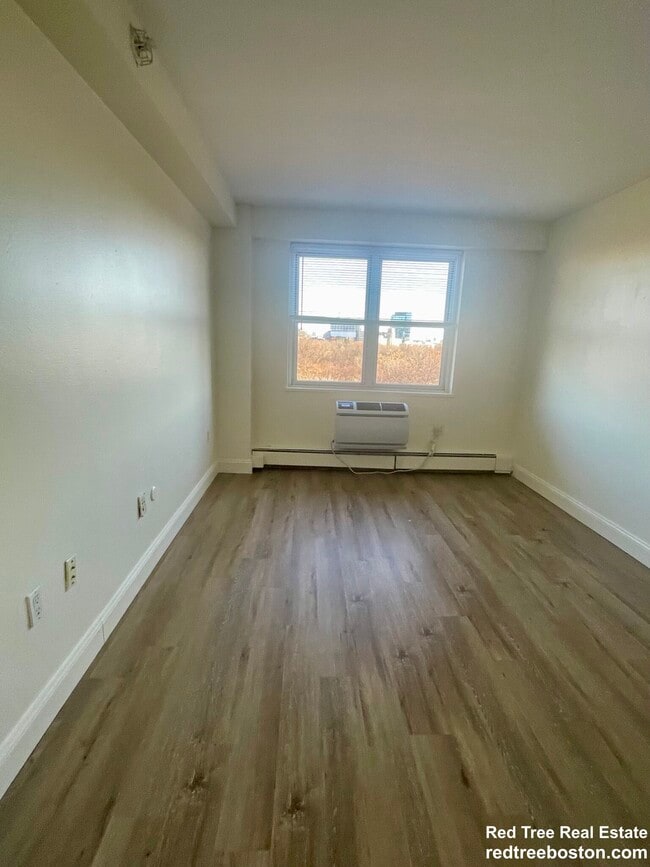 175 Freeman St Unit 709