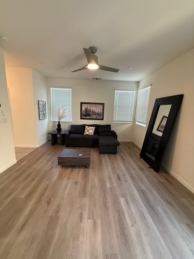 Photo - 4244 Rutherford Ave