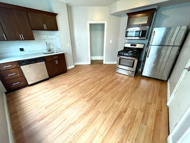 Building Photo - 5 Greenmount St Unit 2T