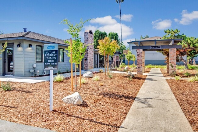 Leasing Office Exterior