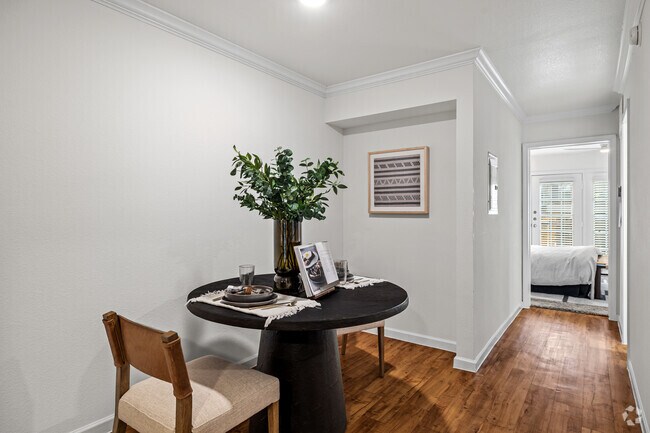 1BR, 1BA - 627SF - Dining