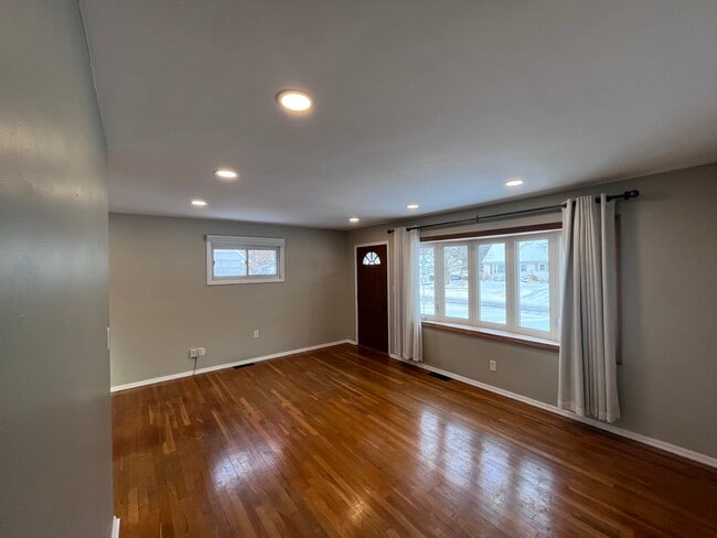Photo - 2483 Shrewsbury Rd
