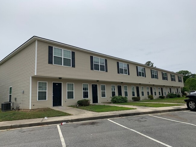 Building Photo - 2BD/2.5 bath Townhome in Valdosta, Ga!