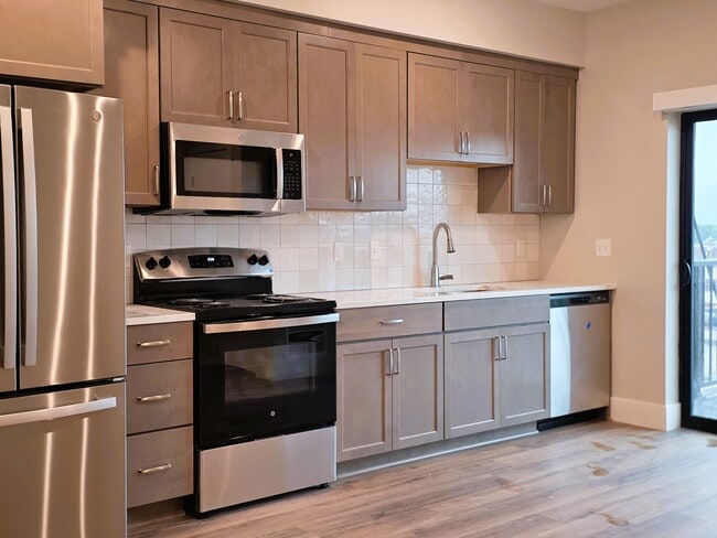 Kitchen - Flats at 44 North