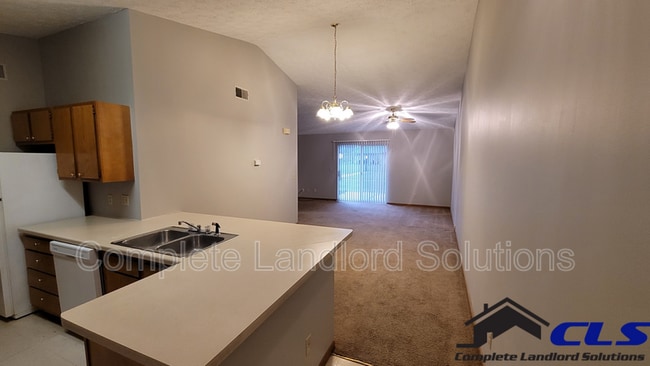 Photo - 554 College Ave