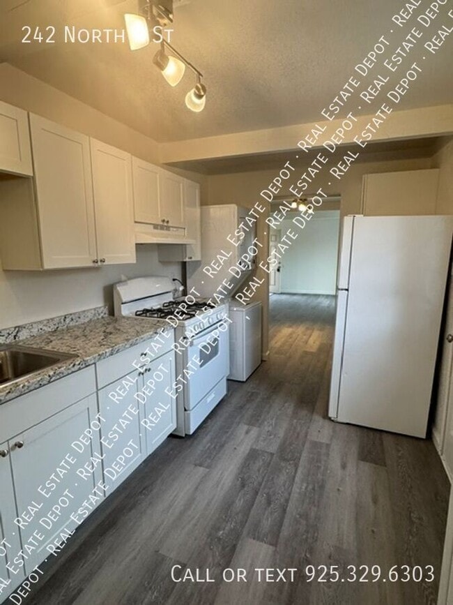 Photo - 242 N K St