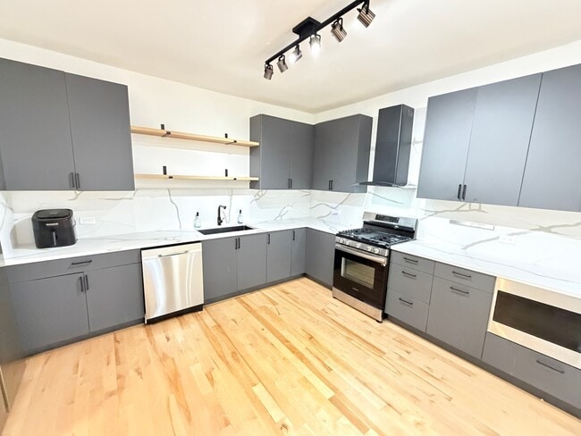 Photo - 1945 W Thomas St Unit 1