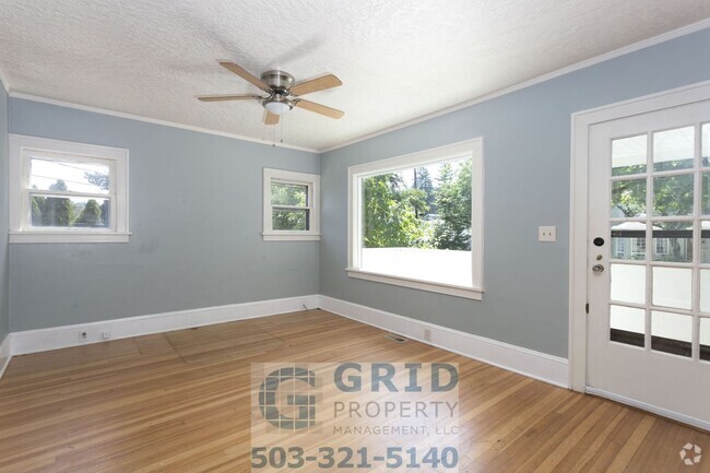 Building Photo - 4+ Bedroom, 2 Bath Craftsman Bungalow Avai... Rental