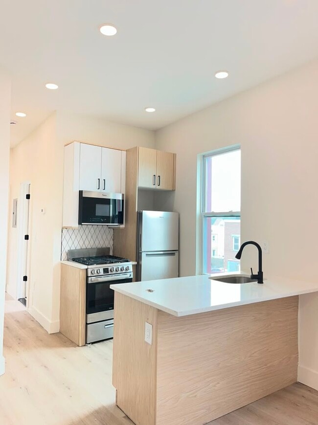 Building Photo - 530 W Side Ave Unit 3L