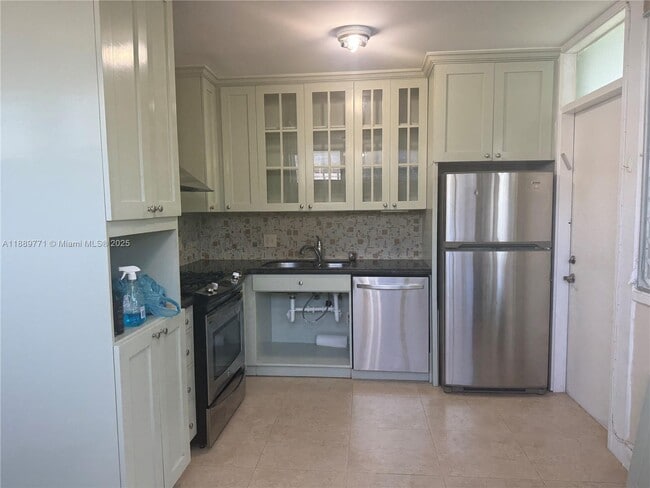 Building Photo - 1070 98th St Unit 11