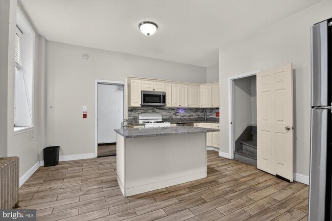 Photo - 4011 Pine St