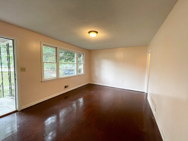 Photo - 331 Woodberry Rd