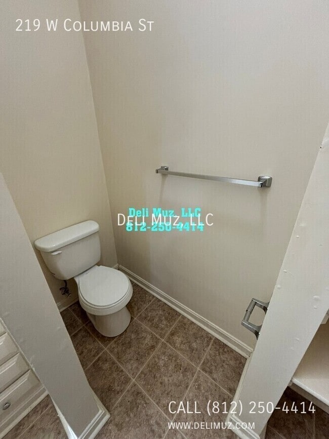 Photo - 219 W Columbia St