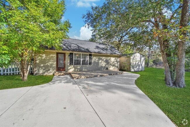 Building Photo - 4072 TX-105 Rental