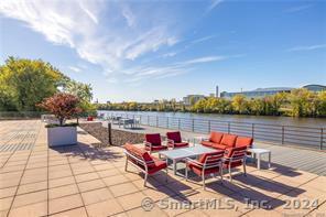 Photo - 235 E River Dr Unidad APT 503