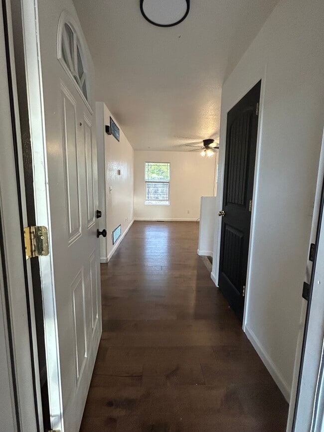 Photo - 870 W Blakeland Dr
