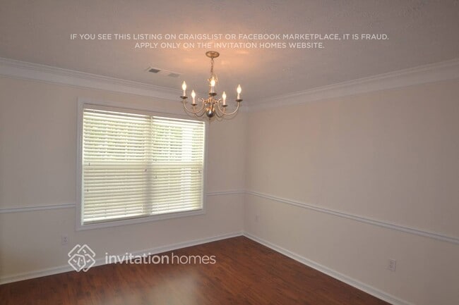 Photo - 555 Wellington Ln