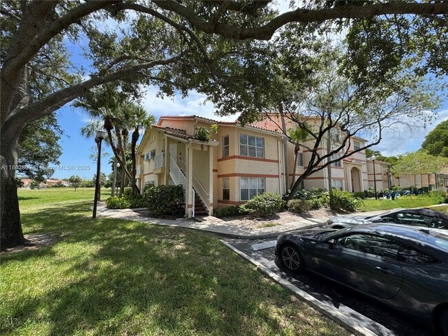 Photo - 3460 Pinewalk Dr N Unidad 321 Rental
