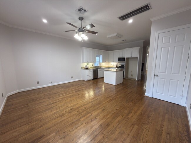 Photo - 1108 W 22nd St