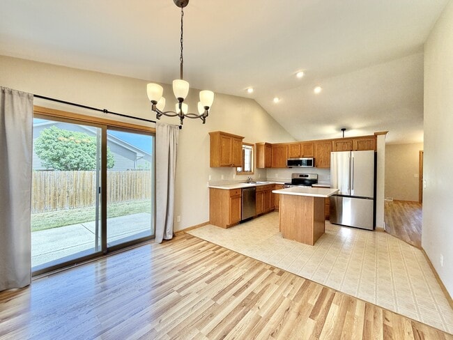 Photo - 2701-2703 N Wuthering Hills Dr
